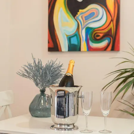 Appartement Lovely Charm House Downtown Near Metro With Ac